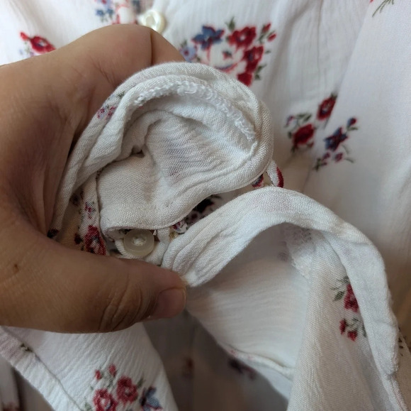 Hollister White Floral Red Button Down Square Flowy Cropped Top Women XS - Picture 7 of 10